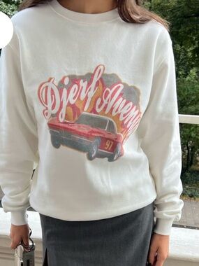 Djerf Avenue car sweatshirt staple crewneck women’s M medium white classic crew